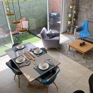 https://casa-familiar-cerca-de-la-playa-con-terraza-privada.quintano-roohotels.com