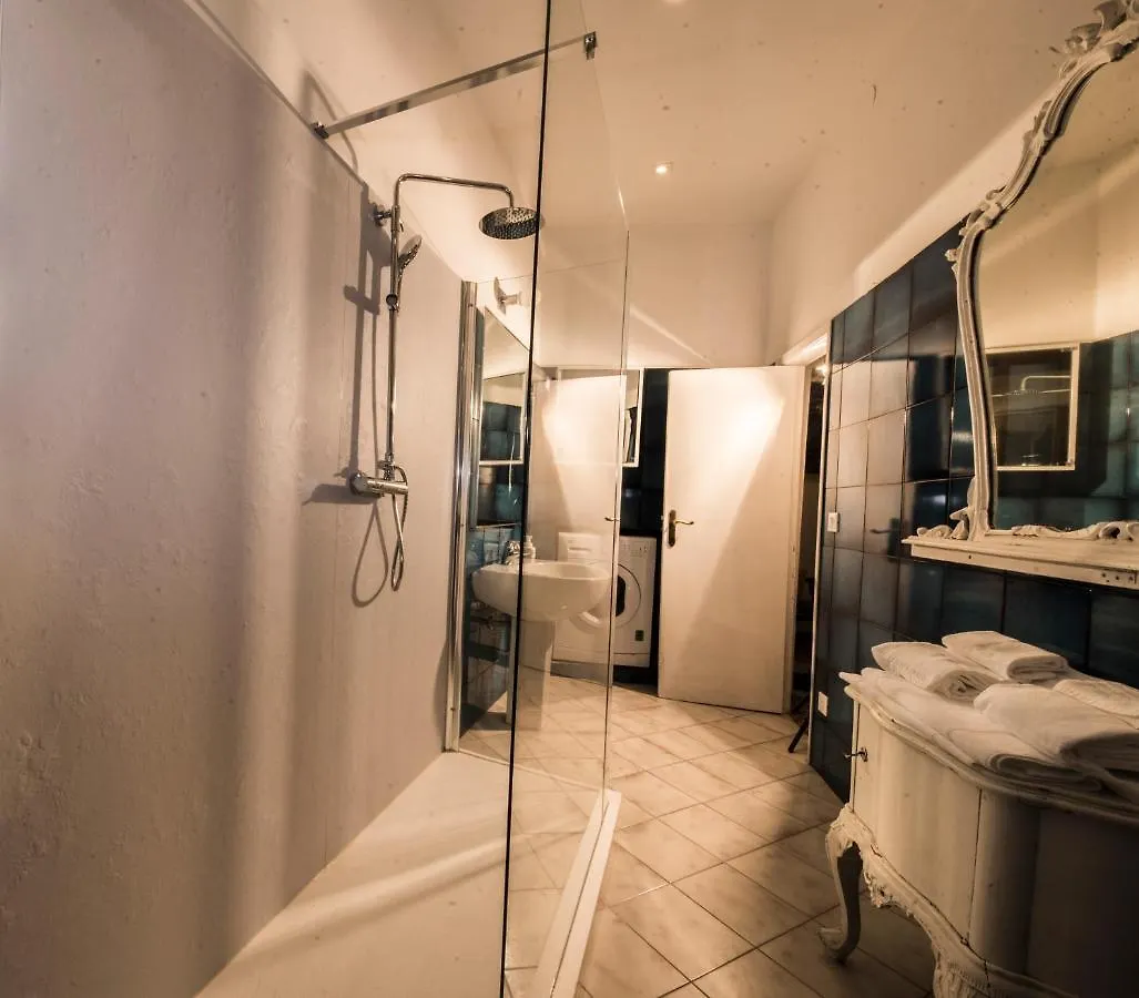 Apartment Appartamento Alla Fenice Venice Italy
