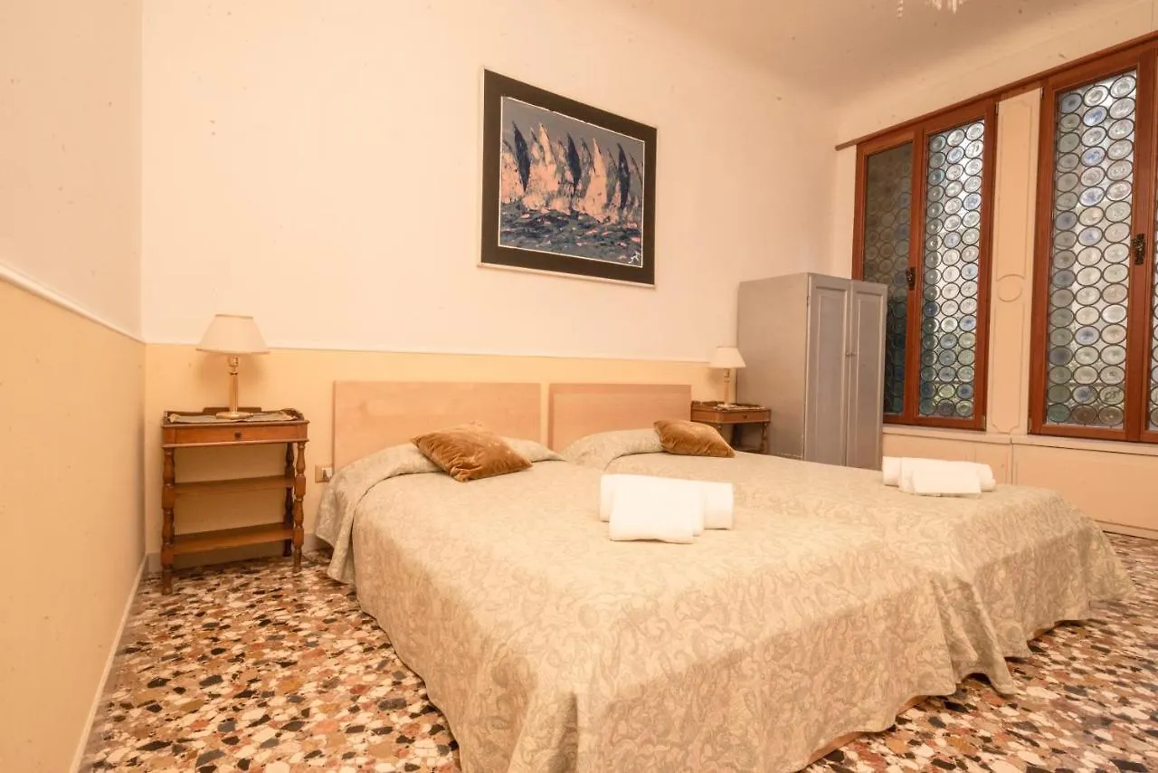 Appartamento Alla Fenice Venice Apartment