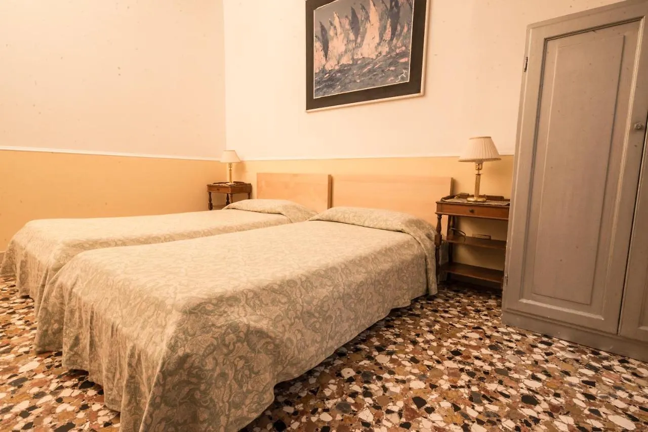 Apartment Appartamento Alla Fenice Venice Italy