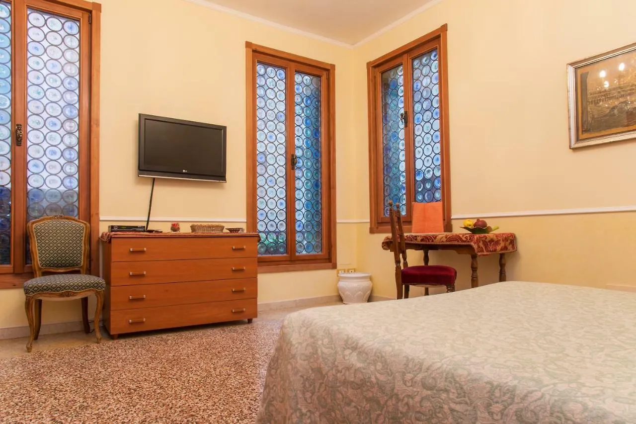 Apartment Appartamento Alla Fenice Venice