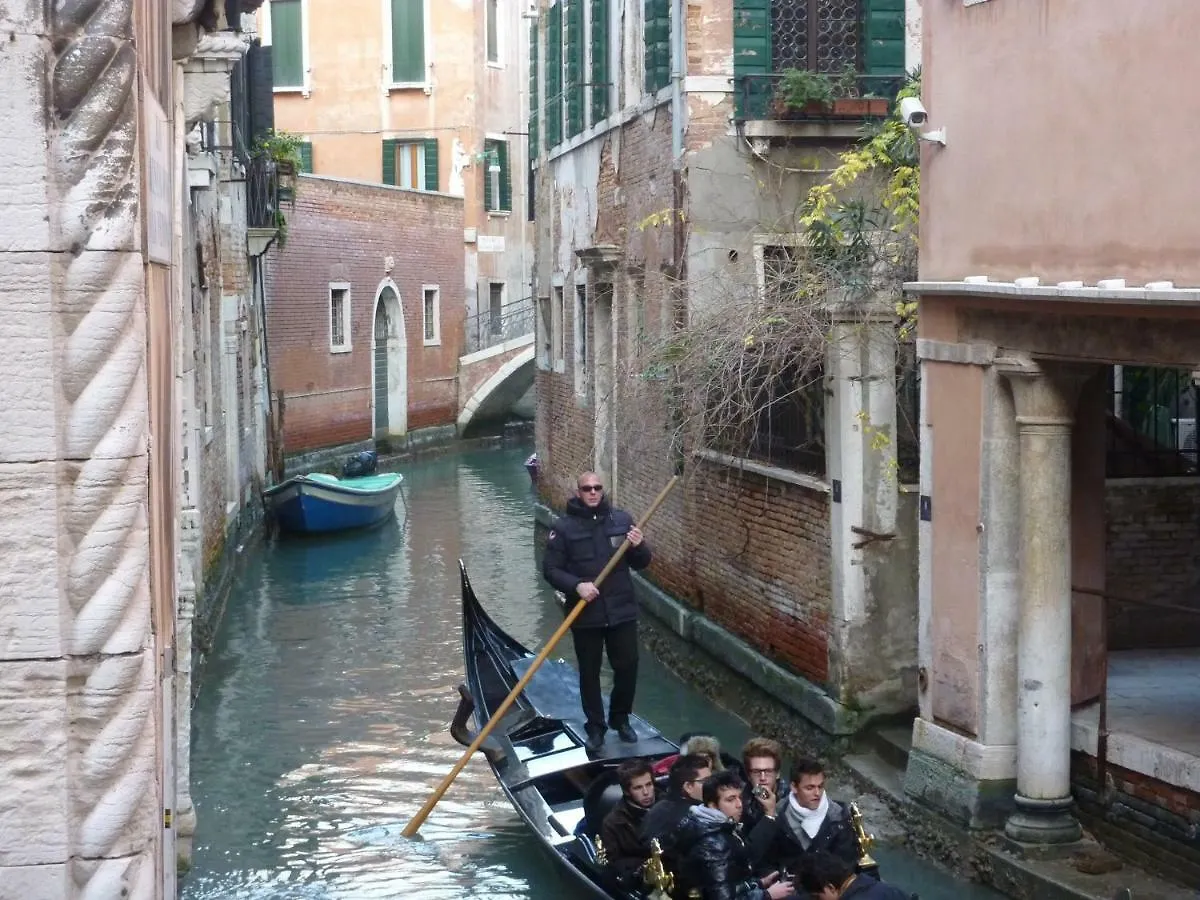 Appartamento Alla Fenice Venice Italy